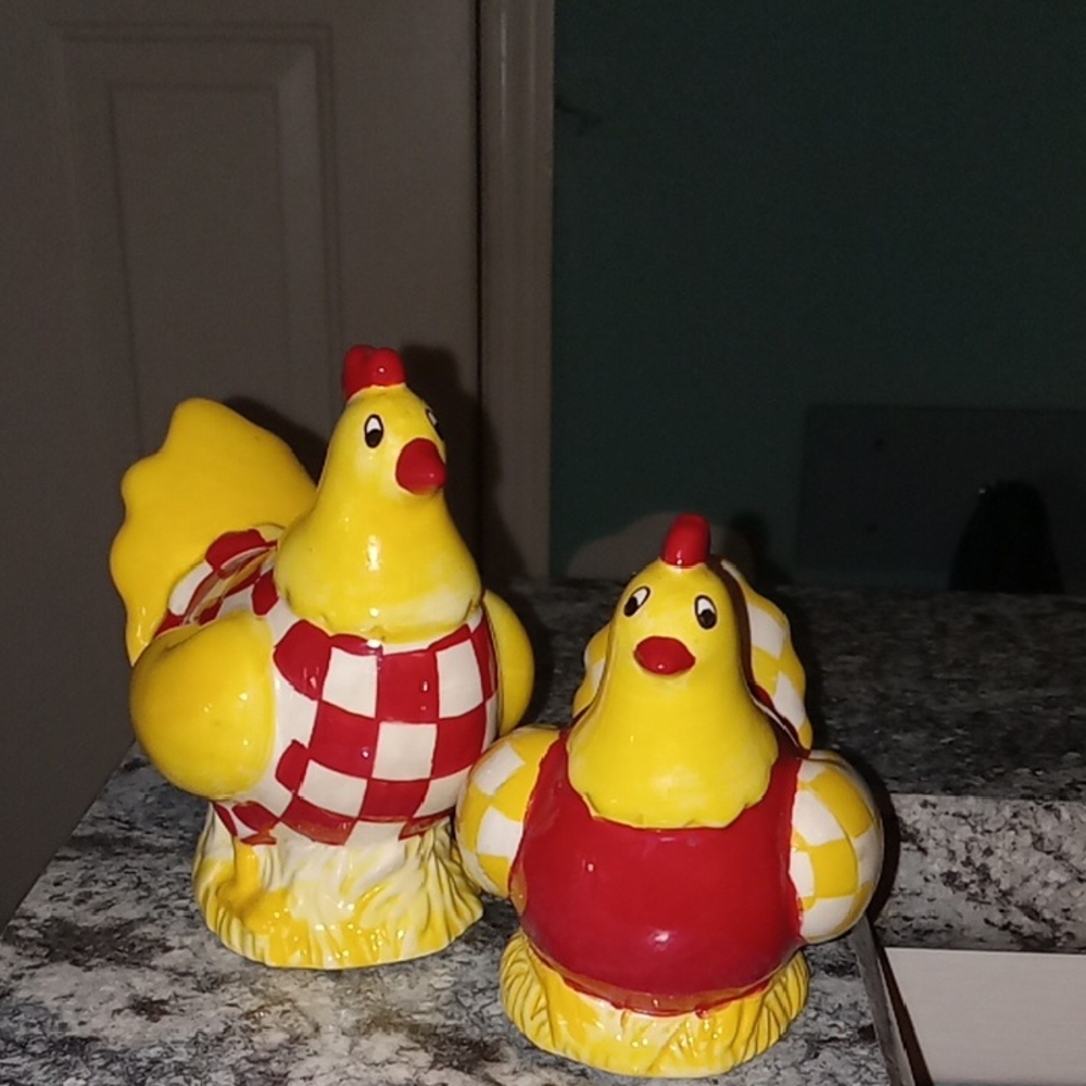 Yellow and Red Chicken Salt & Pepper Shakers New